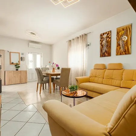 Appartement With Parking Space - 25528 Vir
